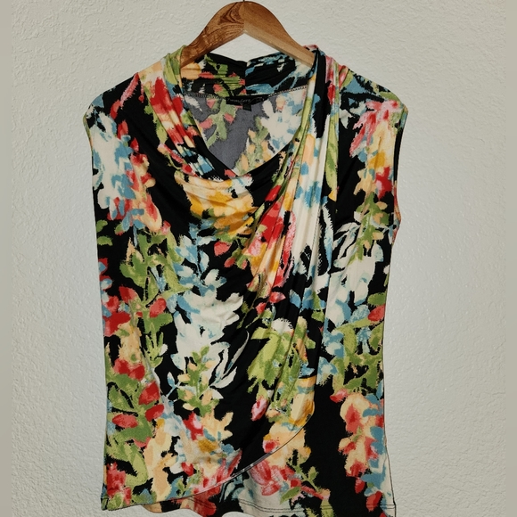 7 Wonders Drape Front Floral Top Size Medium - Picture 1 of 8